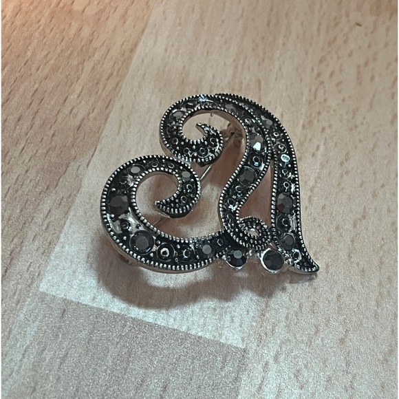 Vintage Marcasite Heart Black Asymmetrical Heart Brooch - Picture 6 of 8